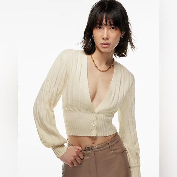 Aritzia Wilfred Plunge - Picture 1 of 3